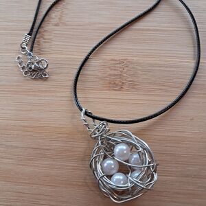 Elegant Silver Wire Nest Necklace with Pearls